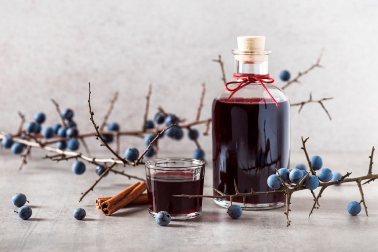 A classic among the recipes with sloe is the sloe liqueur