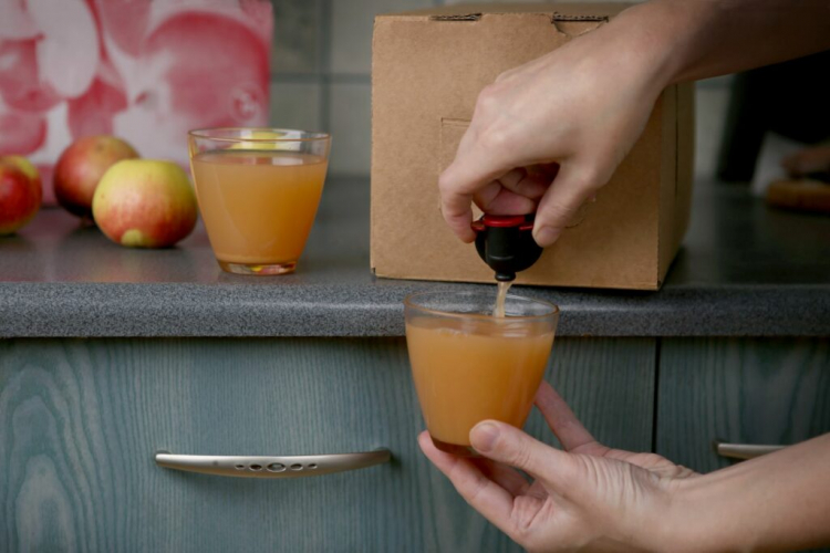 Apple juice from your own garden