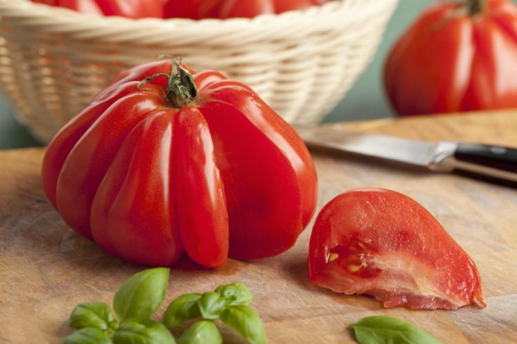 One of the most famous oxheart tomatoes is the 'Coeur de Boeuf