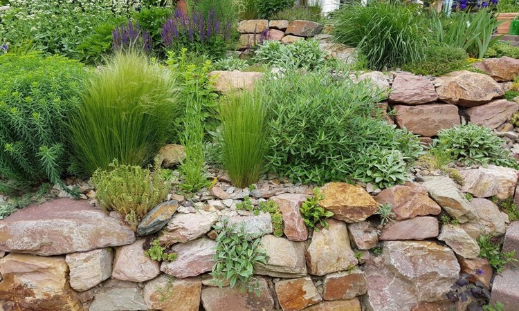 Dry Stone Wall In The Garden: 5 Tips For Correct Planting